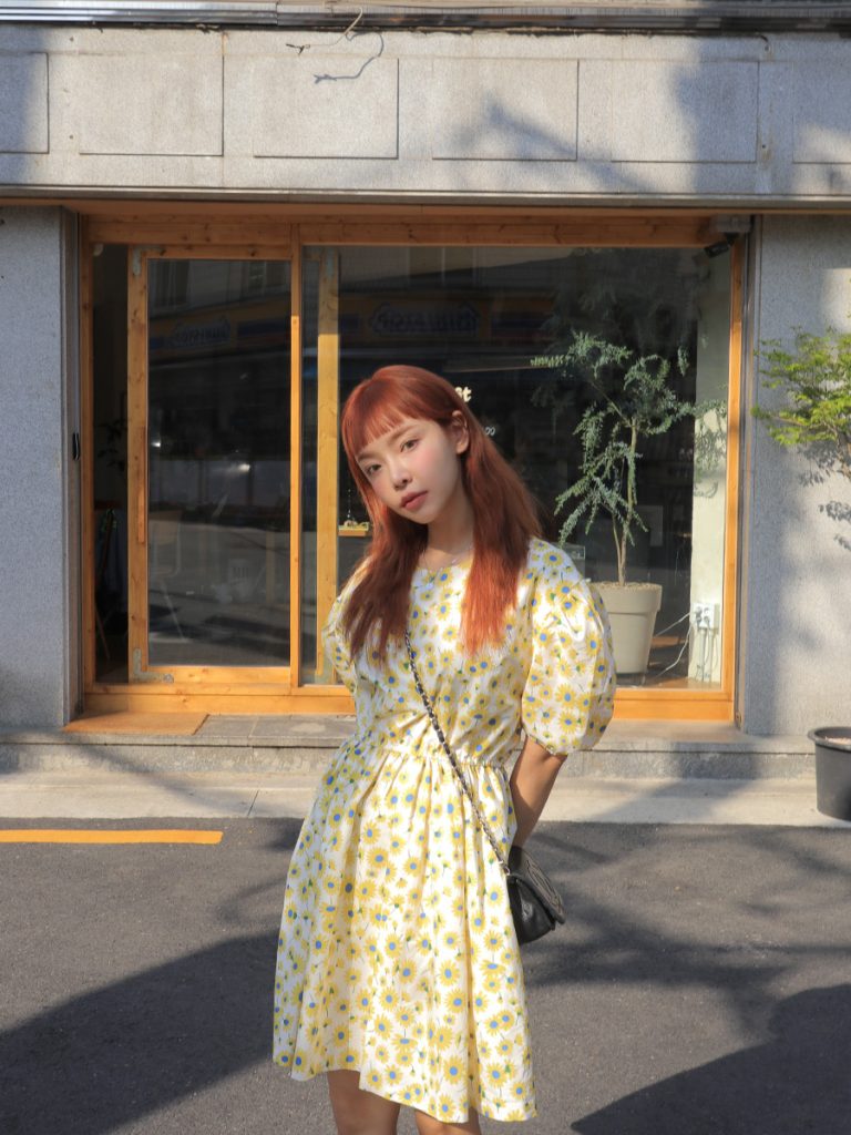 how-to-dress-like-korean-style-floral-dress-2